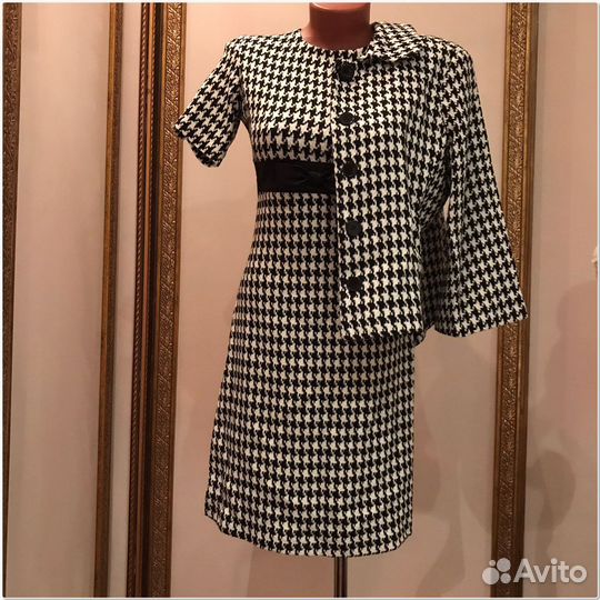 Костюмы женские