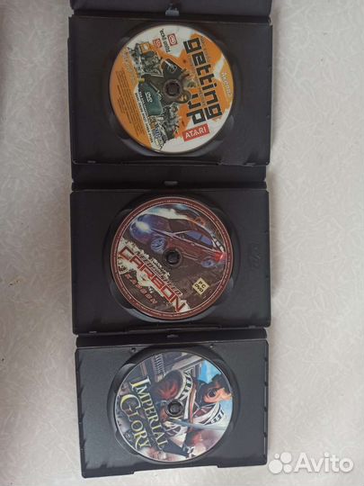 Диски с компьютерными играми и фильмами