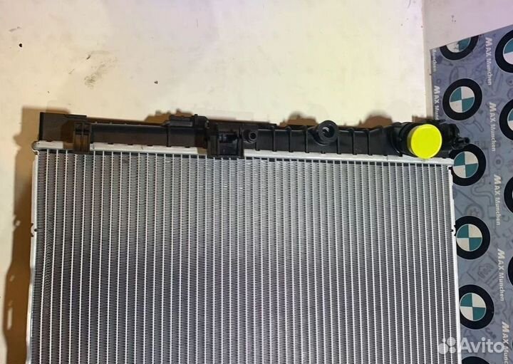 Радиатор охлаждения двигателя бмв