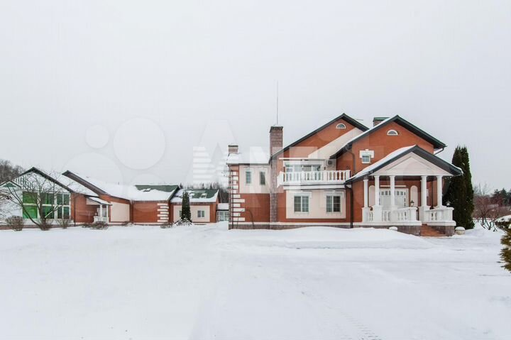 Дом 650 м² на участке 2,28 га