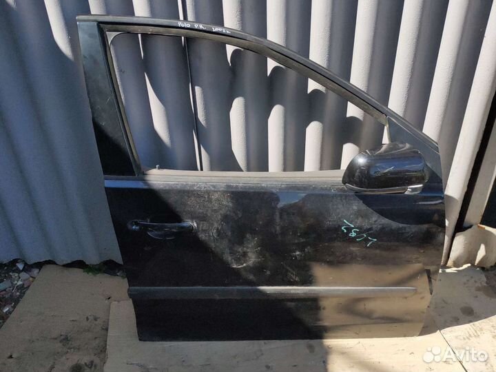 Дверь передния правая на Volkswagen Polo