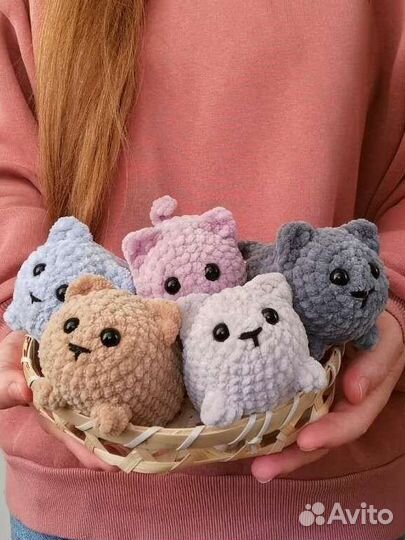 Вязаная игрушка котик ручной работы