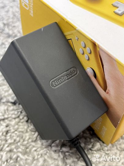 Nintendo Switch Lite Yellow (Состояние Новой)