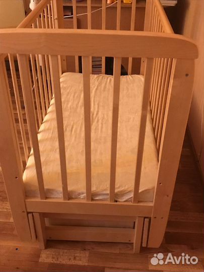 Кровать детская с маятником и ящиком