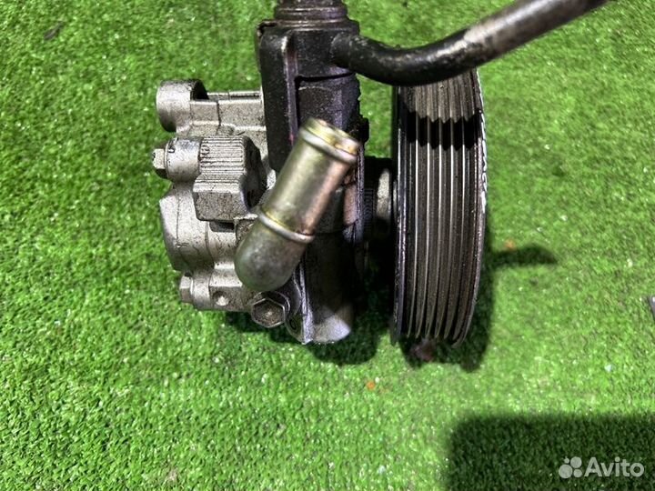 Насос гидроусилителя руля Toyota Avensis T250 1AZ