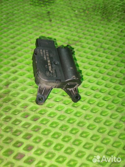 Моторчик заслонки отопителя Skoda Octavia