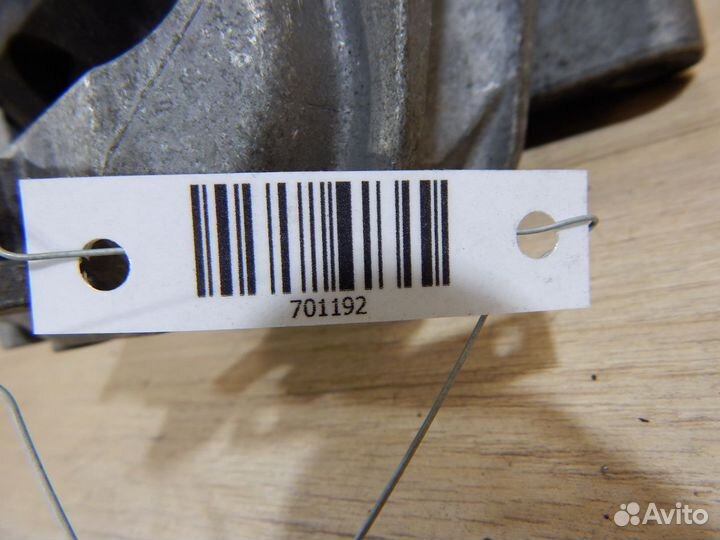 Опора двигателя правая Vw Golf 5