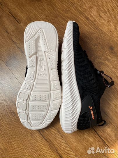 Кроссовки demix женские