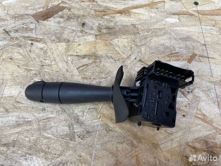 Переключатель стеклоочистителей Renault Duster