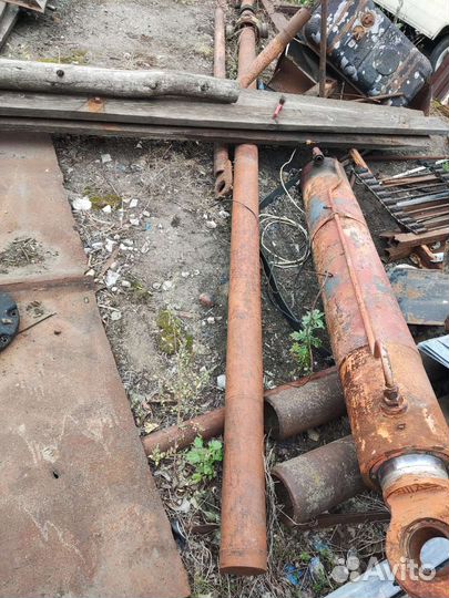 Гидроцилиндр выдвижения стрелы