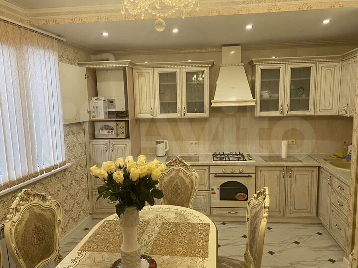 2-к. квартира, 100 м², 4/4 эт.