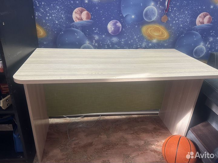 Детский письменный стол
