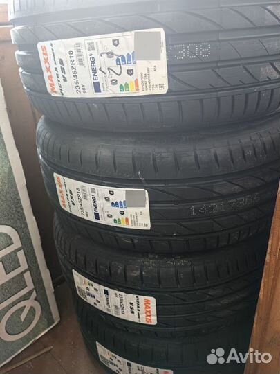 Maxxis Victra Sport VS5 235/45 R18 98Y