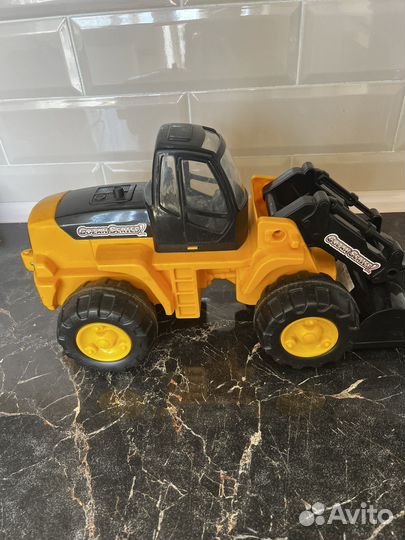 Трактор погрузчик