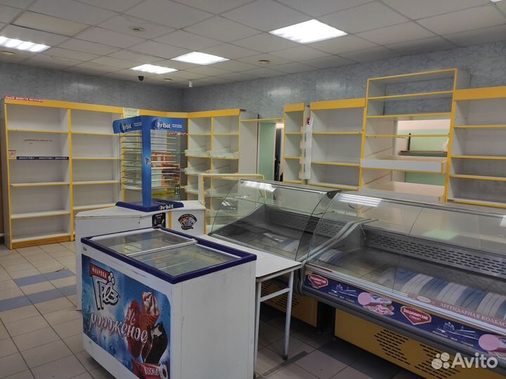 Торговое оборудование (стеллажи, холодильники)