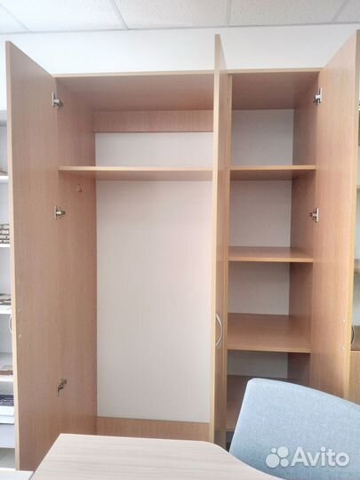 Офисный шкаф для одежды