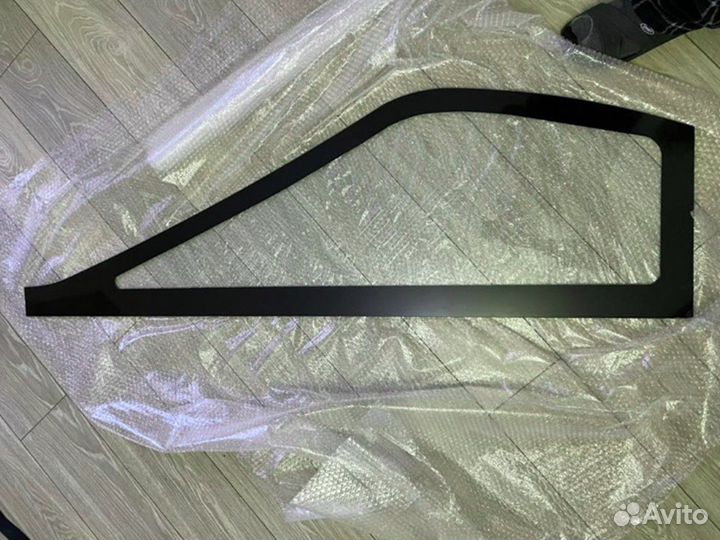 Стекло боковое правое под вклейку John Deere