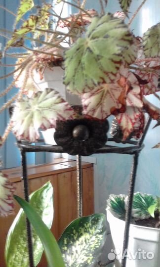 Подставка для цветов напольная металлическая