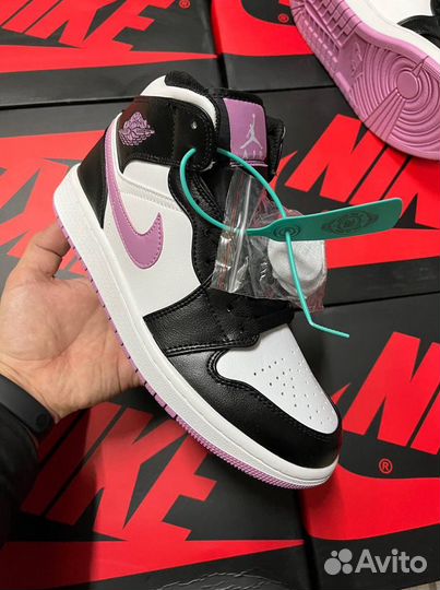 Nike Air Jordan 1 Mid Arctic Pink