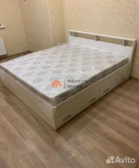 Кровать