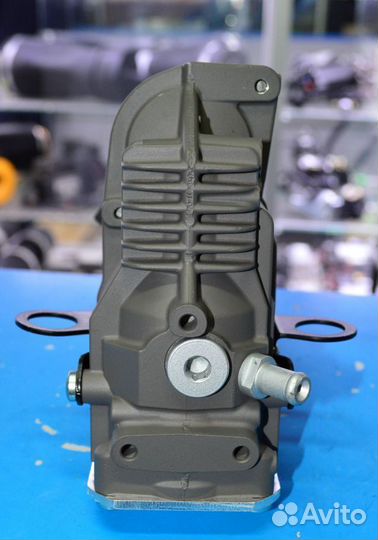 Компрессор пневмоподвески Mercedes W166 W221