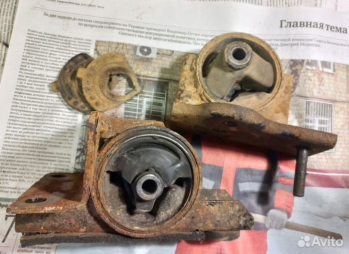 Подушка опора двигателя Чери Тигго левая и задняя