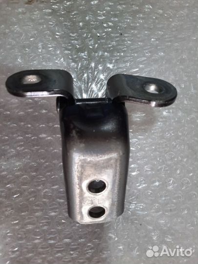 Петля двери верхняя передняя левая Toyota Camry