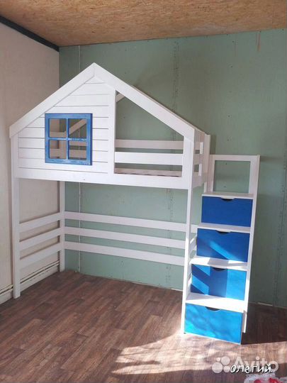 Двухъярусная кровать из массива