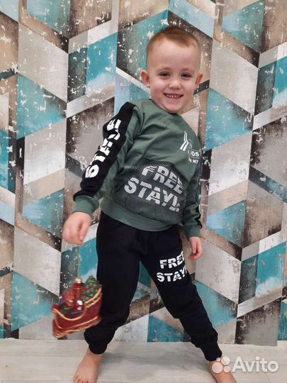 Костюм спортивный на мальчика новый