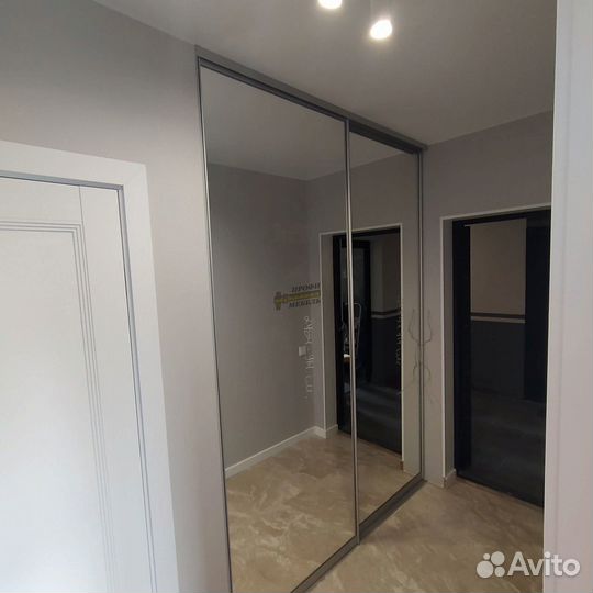 Шкаф в пpихожую