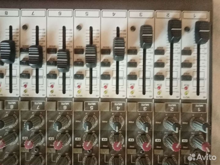 Микшерный пульт Behringer xenyx 2222fx нов. сост