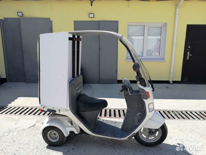 Скутер трехколесный с крышей honda gyro UP