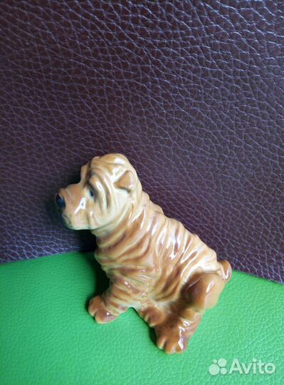 Собачка Шарпей. Фарфор. Статуэтка