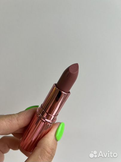 Помада Charlotte Tilbury icon baby