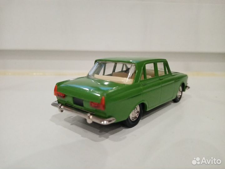 Модель автомобиля москвич СССР