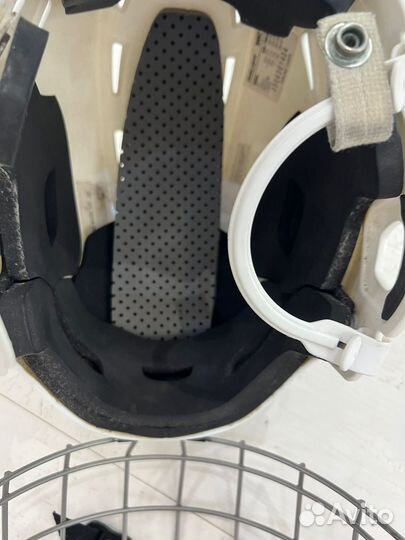 Хоккейный шлем