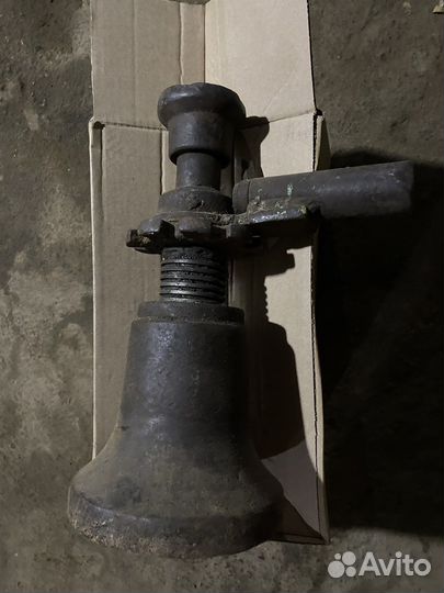 Домкрат зил. 5 тонн