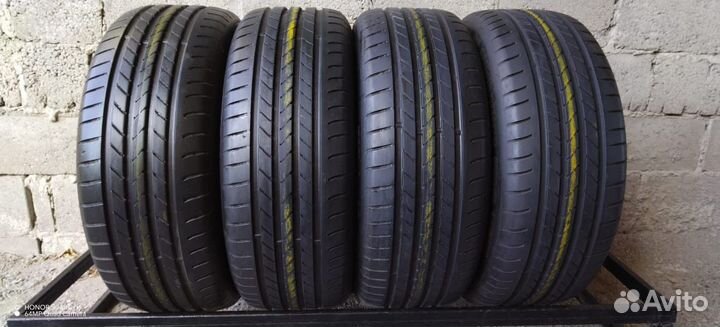 Goodyear EfficientGrip 235/45 R19