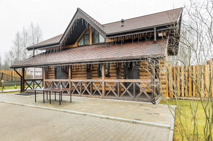 Коттедж 200 м² на участке 12 сот.