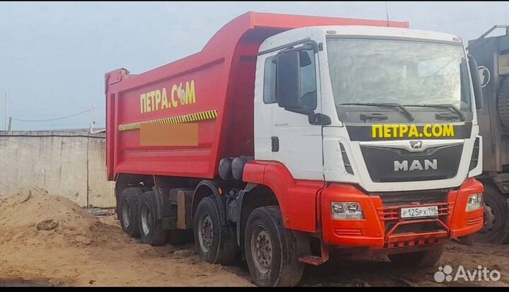 Водитель самосвала