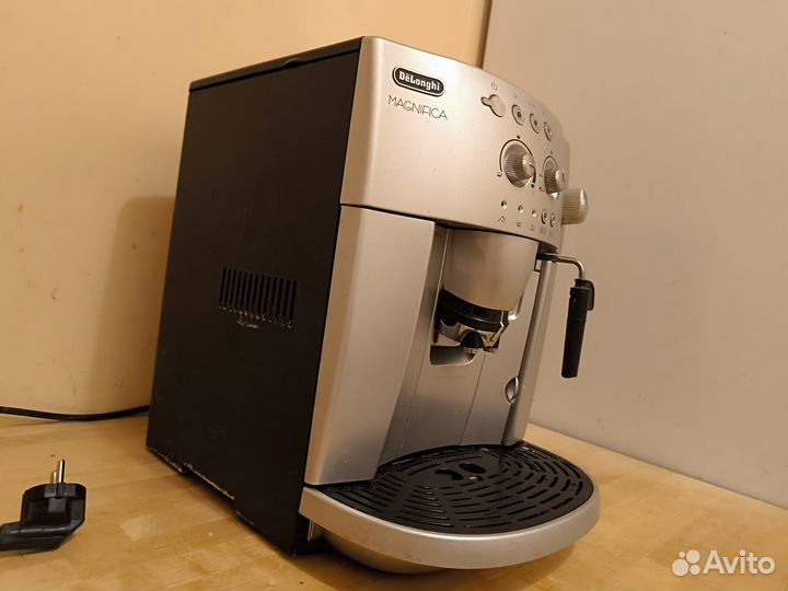 Кофемашина delonghi magnifica