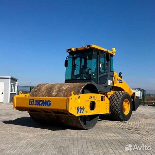 Машинист катка