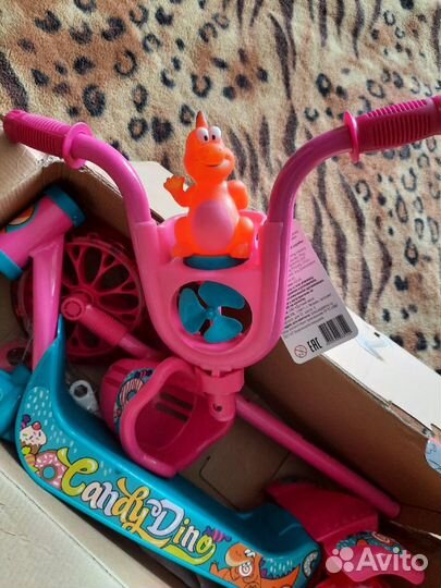 Самокат детский трехколесный новый