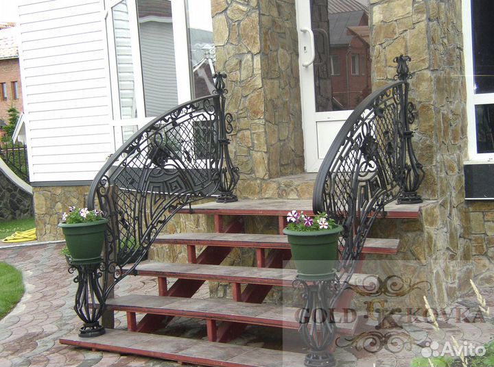 Кованые перила на крыльцо