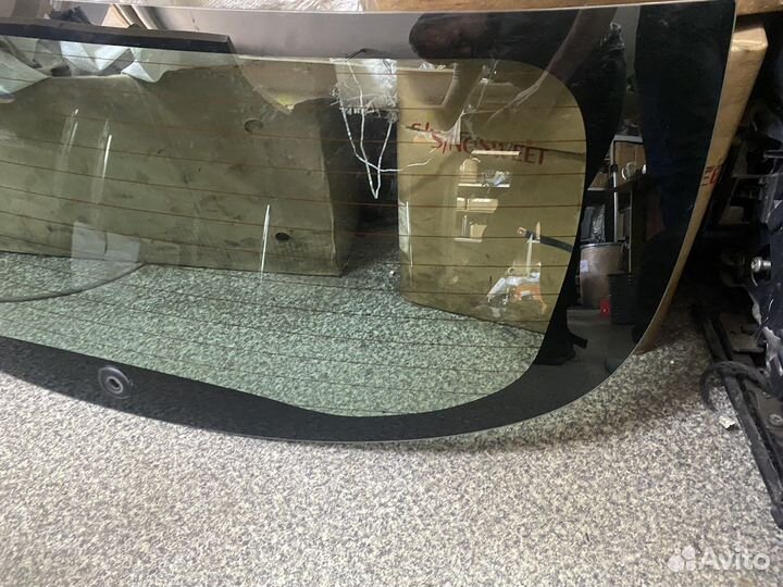 Стекло крышки багажника Renault Sandero 2