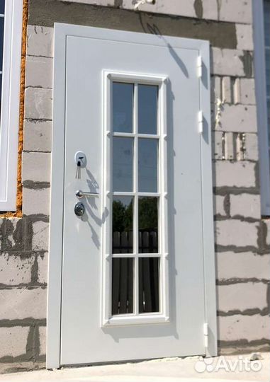 Входная дверь. С ковкой