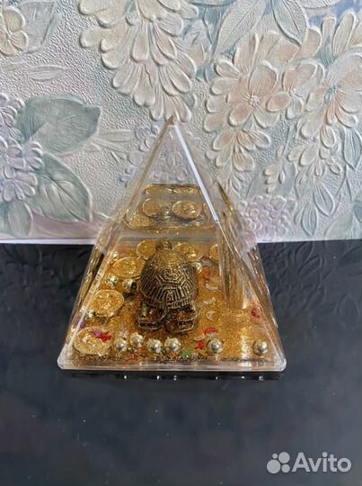 Подставка-пирамида для ручек