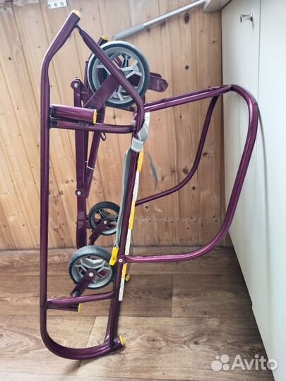 Продаю санку с колесами для ребенка