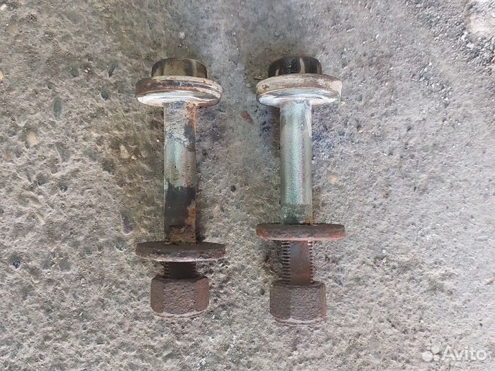 Развальный болт