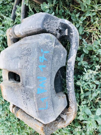 Суппорт передний левый правый Toyota Rav 13-17